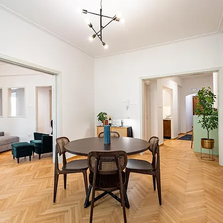 Apartment Stellie Elegant Mid-century Modern 2bd-2bath *