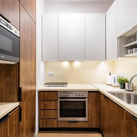 Stellie Elegant Mid-century Modern 2bd-2bath Athens