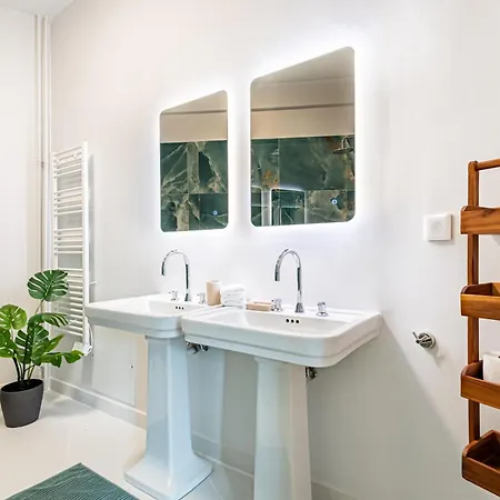 Stellie Elegant Mid-century Modern 2bd-2bath